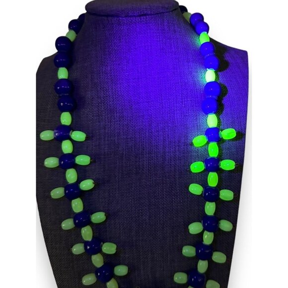 Vintage Green Uranium Glowing Glass Blue Ceramic Bead Necklace 21.5” Hook Clasp - Picture 9 of 10
